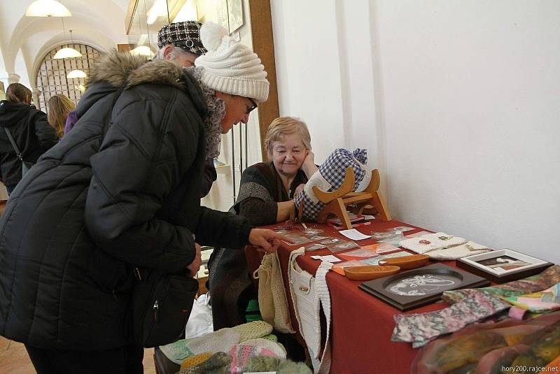 Vánoční jarmark v Krkonošském muzeu Správy KRNAP v prostředí augustiniánského kláštera ve Vrchlabí.