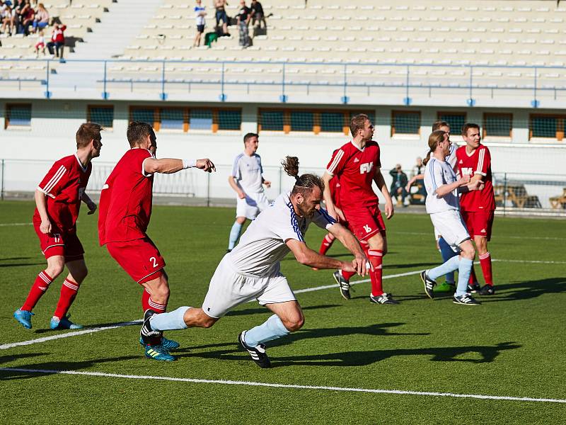 Divizní fotbalové derby: MFK Trutnov - TJ Dvůr Králové nad Labem.