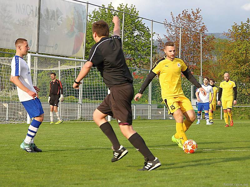 Hráči vrchlabské rezervy si ve 20. kole JAKO I. B třídy vyšlápli na favorita. Výhrou 2:0 sesadili  z druhého místa tabulky Novou Paku. O góly se postarali Vladimír Pokorný a Antonín Zajíc.