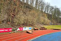 Trutnov pokračuje v sanaci skály nad atletickým stadionem