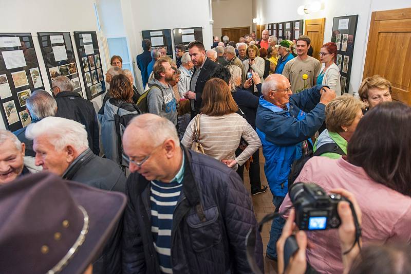 Sběratelé Jaroslav Drtina ze Dvora Králové a Michal Harčár z Vysoké nad Labem vybrali ze svých sbírek nejstarší historické pohlednice z Krkonoš a vystavili je v trutnovském muzeu.