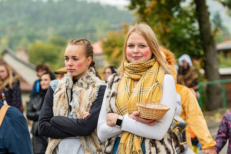 Lidé v Bílé Třemešné si užili Posvícenský průvod.