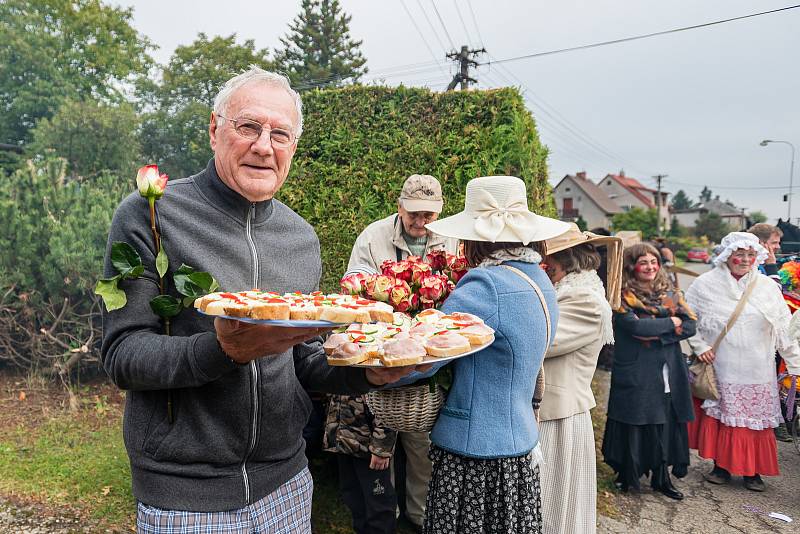 Lidé v Bílé Třemešné si užili Posvícenský průvod.