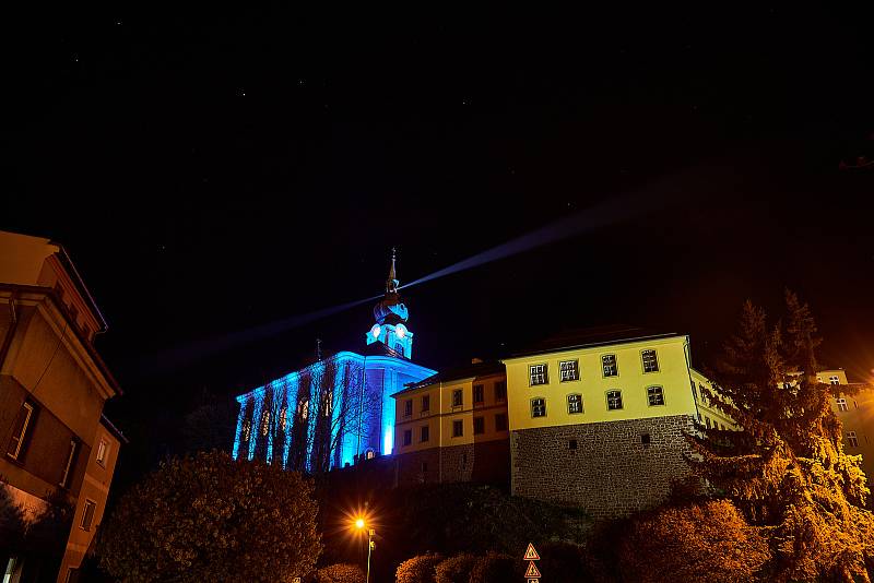 V pátek večer se nádherně rozzářil trutnovský kostel Narození Panny Marie. Bylo to dílo techniků trutnovského Uffa.