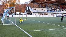 Fotbalisté Trutnova remizovali s rivalem ze Dvora Králové 2:2. V penaltách byli šťastnější hosté.