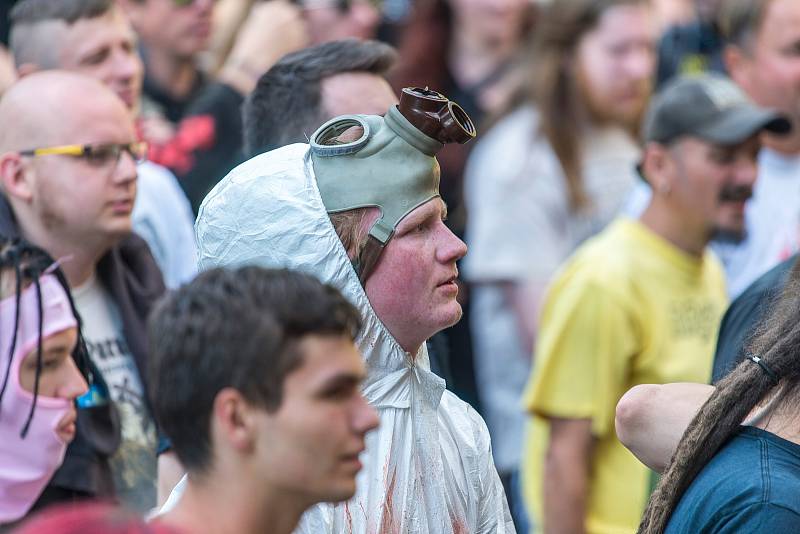 V Trutnově se rozjel festival nejtvrdší hudby Obscene Extreme. Potrvá do neděle, představí se při něm bezmála devadesát kapel z celého světa.