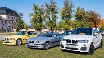 Setkání vozů BMW v areálu hospitálu Kuks.