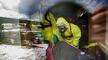 Cvičení záchranářů v Peci pod Sněžkou bylo zaměřeno na zvládnutí situace s výskytem vysoce nakažlivého onemocnění.
