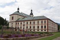 Klášter augustiniánů ve Vrchlabí byl založen v roce 1705 díky iniciativě rodu Morzinů. Krkonošské muzeum v něm sídlí od roku 1941.