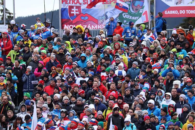 Světový pohár ve Špindlerově Mlýně přilákal bezmála deset tisíc fanoušků. O výbornou atmosféru se starají hlavně Slováci.