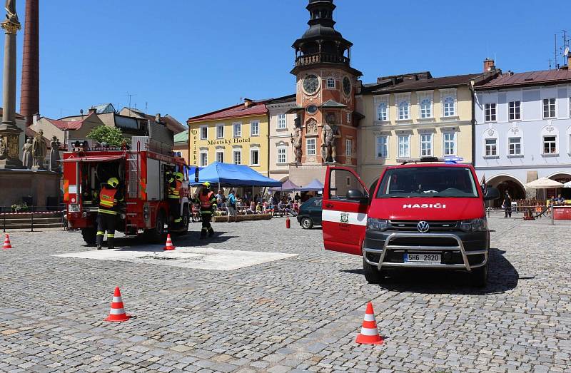 Slavnostní předání hasičského vozidla CAS 20 v Hostinném.