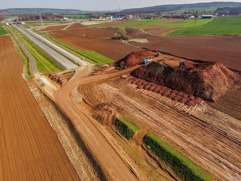 Výstavba úseku rychlostní silnice S3 v Polsku mezi městy Bolków a Kamienna Góra.