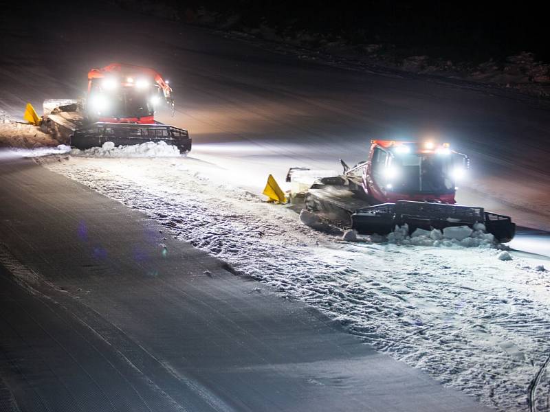 Skiopening ve Špindlerově Mlýně.