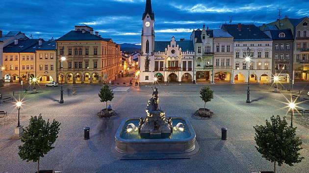 TRUTNOV. Večerní historické centrum bývá často prázdné. Ubývá i obyvatel, někteří radši bydlí za městem.