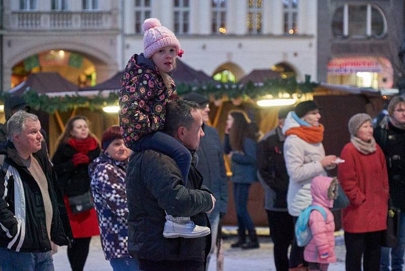 Trutnov před svátky: Malé adventní trhy v Uffu, vánoční trhy na Krakonošově náměstí.