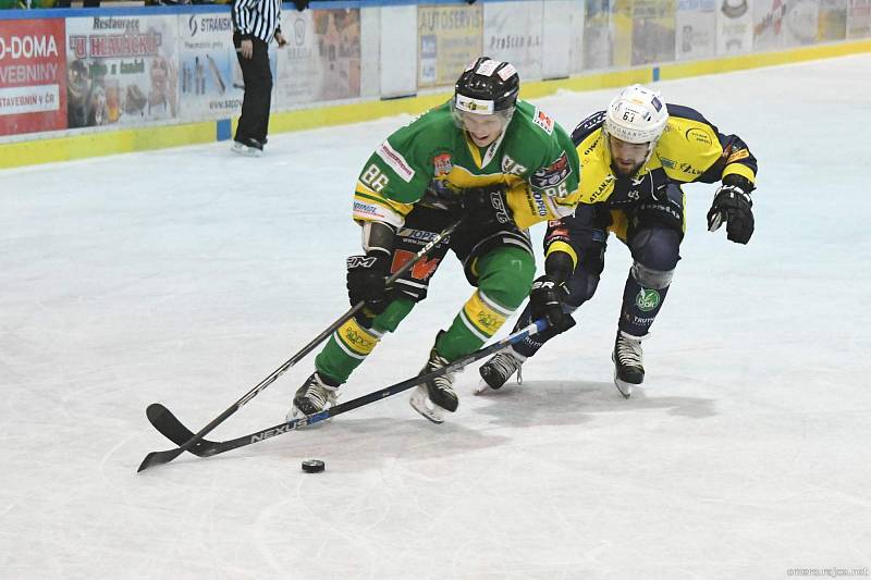 Hokejové druholigové derby Dvůr Králové - Trutnov (3:1).