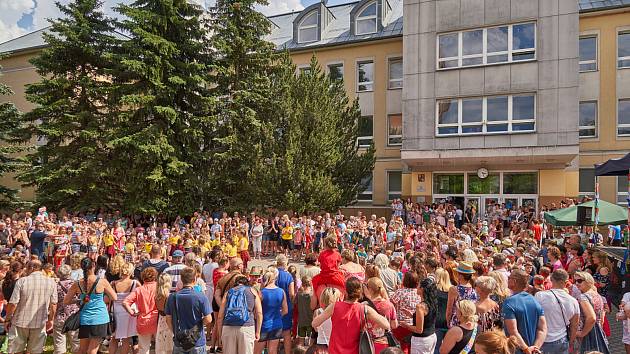 ZŠ Komenského v Trutnově oslavila 60. výročí založení školy.