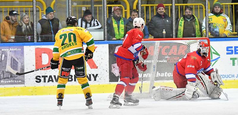 Dvorští hokejisté ve 42. kole druhé ligy přehráli Novou Paku 4:1.