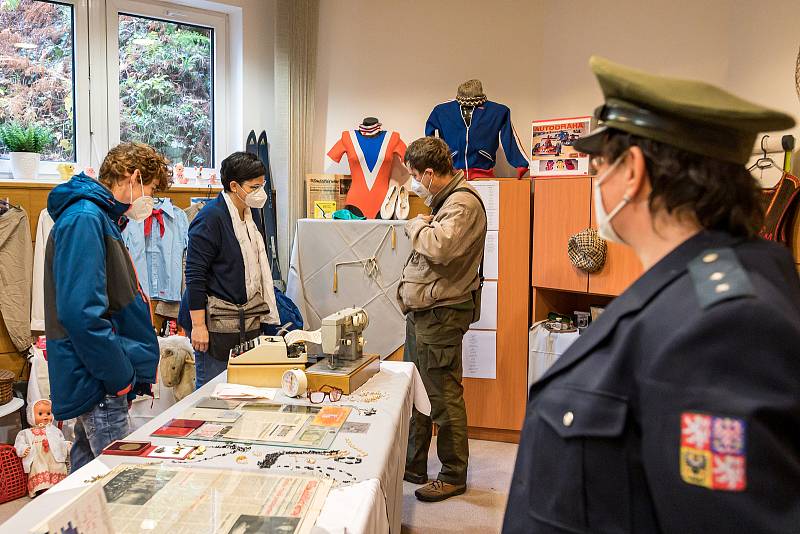 Obchodní akademie Olgy Havlové v Janských Lázních přichystala 17. listopadu Den otevřených dveří a stylovou výstavu k výročí sametové revoluce.