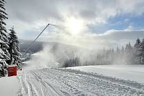 Skiareál Špindlerův Mlýn zahájí lyžařskou sezonu už v sobotu 2. prosince.