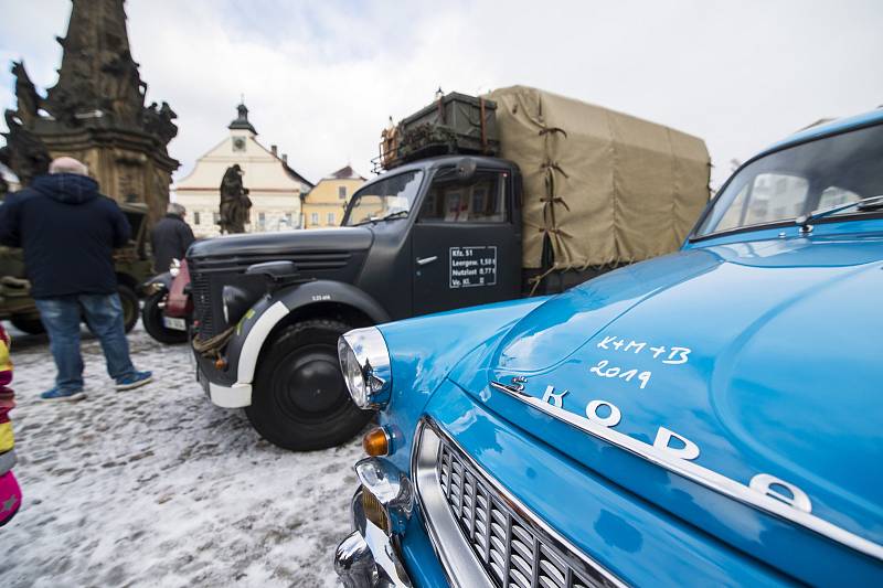 Veteran Car Club Dvůr Králové nad Labem pořádal v sobotu Tříkrálovou jízdu.