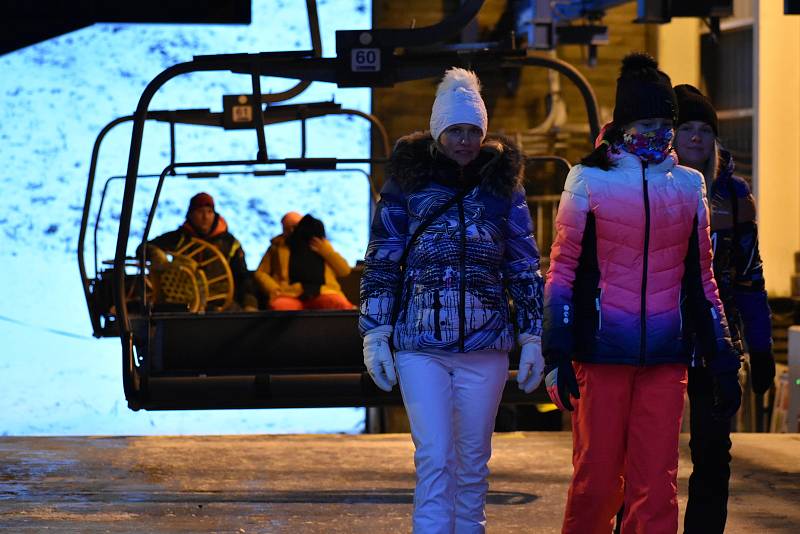 Ve Špindlerově Mlýně u dolní stanice lanovky na Medvědín bylo v sobotu hodně lidí.