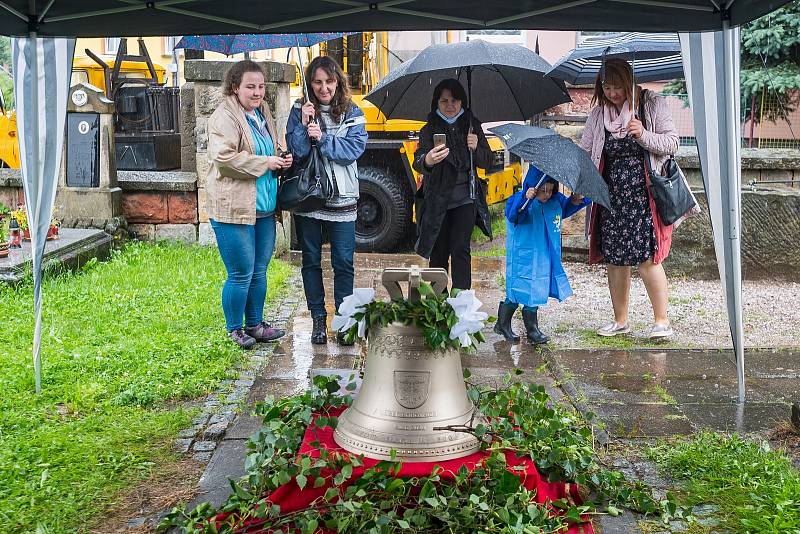 U příležitosti výročí 300 let od zahájení stavby místního kostela došlo v Borovnici k posvěcení obecního zvonu sv. Víta a umístění do věže.