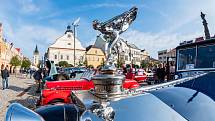 Veteran Car Club Dvůr Králové nad Labem pořádal přehlídku a jízdu historických vozidel Než vypustíme vodu z chladiče.