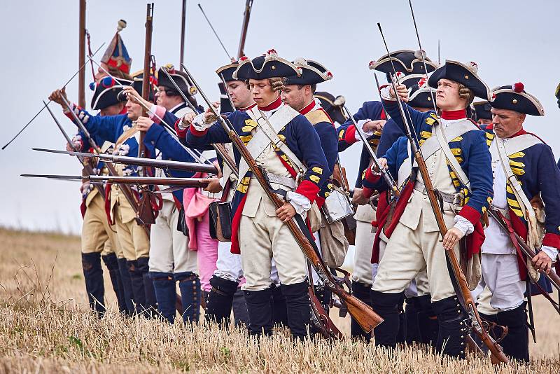 Na poli u Studence u Trutnova se střetli vojáci armád rakousko-saské a pruské, které bojovaly v bitvě v roce 1745.