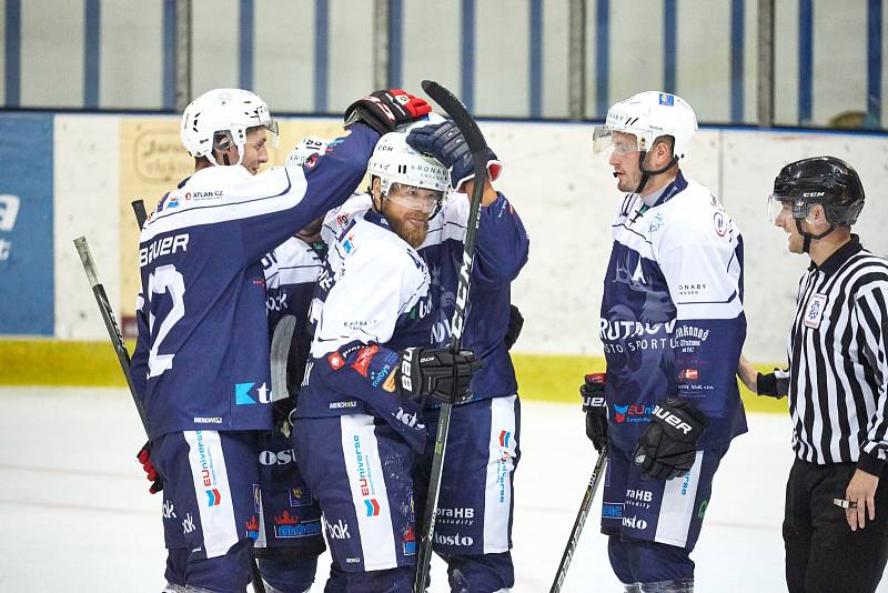 Hokejový duel 2. ligy Trutnov - Letňany (3:2).