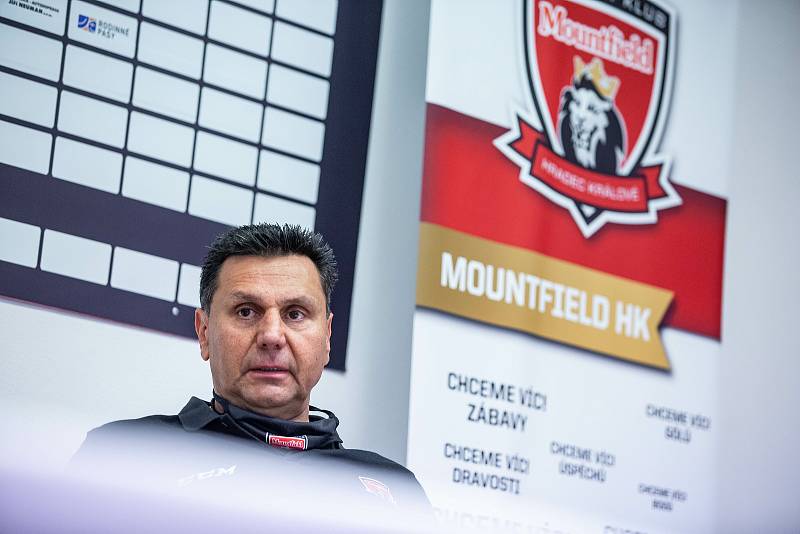 Focení týmu HC Mountfield Hradec Králové a tisková konference