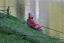 Dětské rybářské závody O Krakonošův pohár se konaly na lysečinském rybníku.