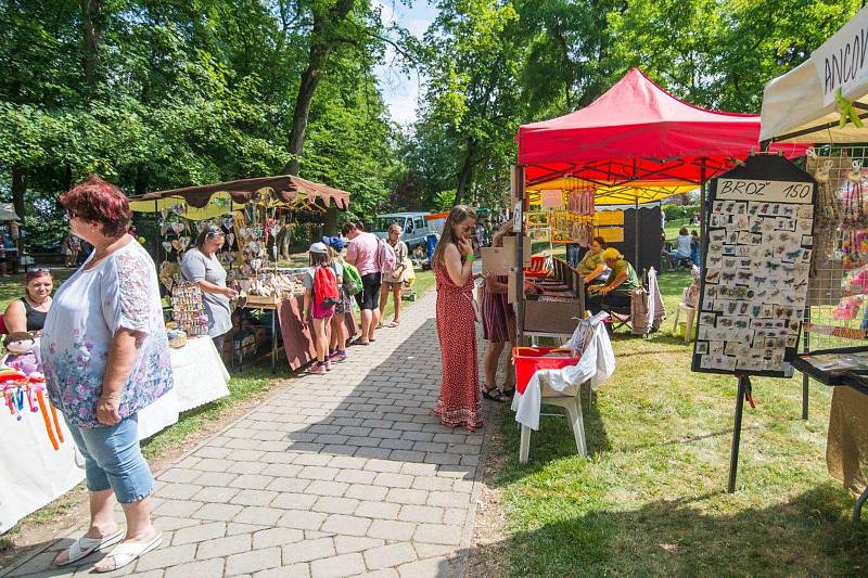 Na zahradní slavnosti přišlo 1650 lidí. Na vstupném se vybralo přes 150 tisíc.