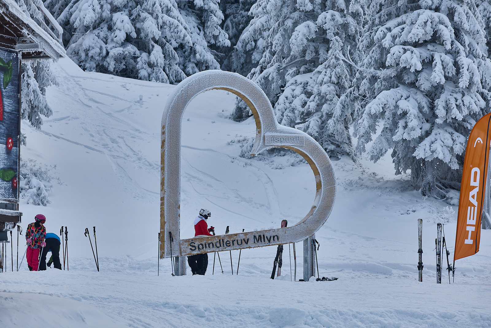 FOTO: Podívejte se, jak to vypadalo v sobotu ve Špindlu při prvním lyžování  - Krkonošský deník