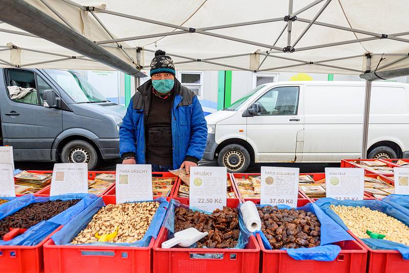 Lidé mohli v sobotu konečně vyrazit na farmářské trhy v Poříčí.