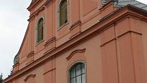 Galerie antického umění v Hostinném s osmi desítkami soch, které patří Univerzitě Karlově v Praze, bude od pondělí dva roky zavřená.