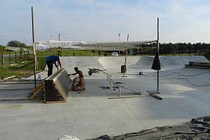 U fotbalového stadionu ve Vrchlabí roste skatepark.