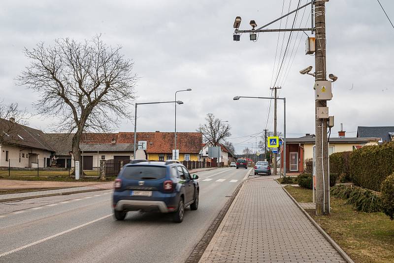 Doprava v Kocbeřích na hlavním tahu z Trutnova do Hradce Králové.