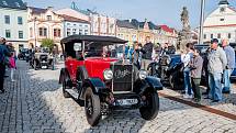 Veteran Car Club Dvůr Králové nad Labem pořádal přehlídku a jízdu historických vozidel Než vypustíme vodu z chladiče.