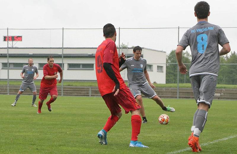 Zápasovou premiéru obstarali fotbalisté Vrchlabí. Doma porazili Miletín.