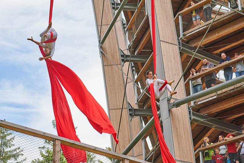 Stezka korunami stromů Krkonoše v Janských Lázních oslavila druhé narozeniny.