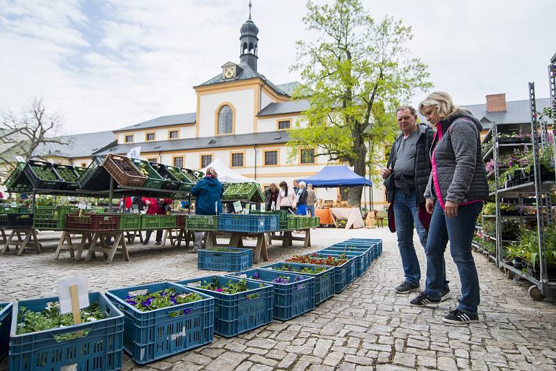 Zahradnické trhy na nádvoří barokního areálu Hospitálu Kuks.