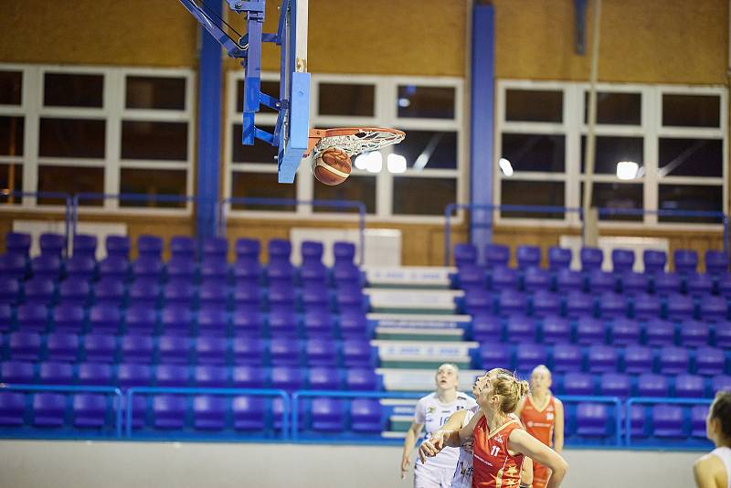 Utkání 7. kola RENOMIA ŽBL basketbalistek: BK Loko Trutnov - BLK Slavia Praha (79:82).