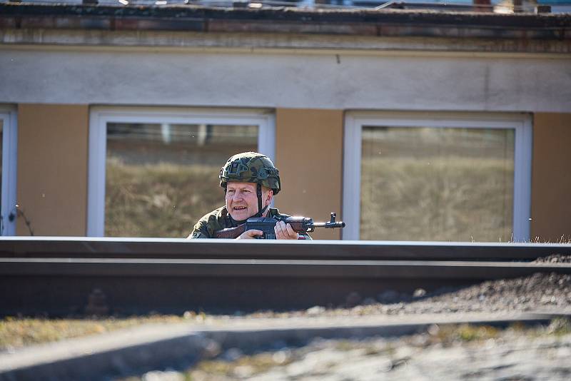 Z cvičení vojáků aktivní zálohy v elektrárně v Poříčí.