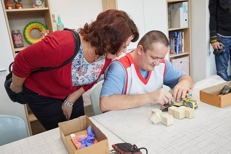 Půlroční rekonstrukce prostor v Náchodské ulici proměnila trutnovský stacionář v moderní zařízení s novými odděleními.