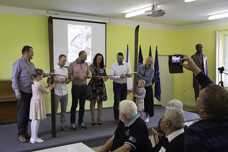 Ve Studenci začala výstava věnovaná Zdeňku Remsovi, legendárnímu trenérovi skokanů na lyžích.