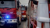 V součtu sedm jednotek hasičů vyslal operační důstojník k ohlášenému požáru přístavku rodinného domu s dílnou do obce Jasenná.