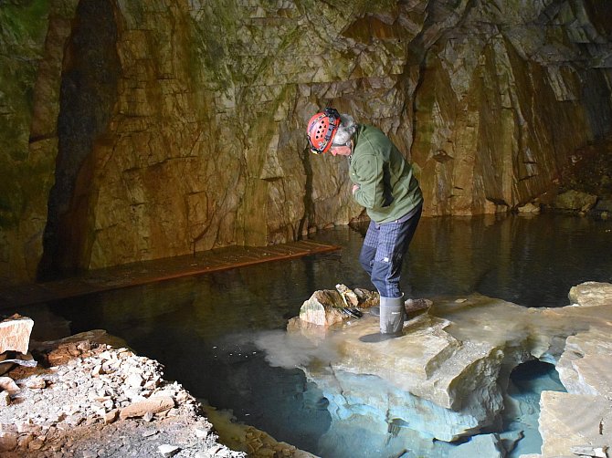 Detailní výzkum krkonošského krasu přinese poznatky o geologickém vývoji, krápníkové výzdobě a jeskynních sedimentech. Albeřičtí jeskyňáři absolvují nejrozsáhlejší bádání v  Albeřické jeskyni, která je největší v Krkonoších.