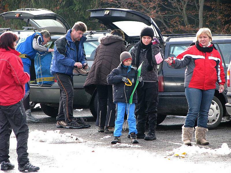 Inverzní počasí přilákalo v sobotu do Krkonoš především milovníky běžek