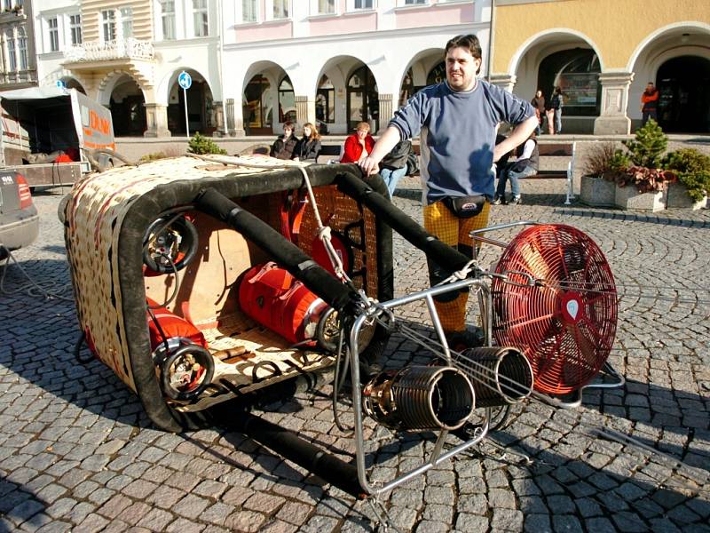 Horkovzdušný balon na Krakonošově náměstí v Trutnově